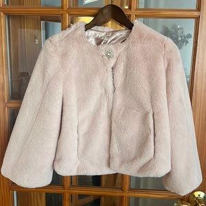 Beautiful light pink cropped faux fur jacket.
